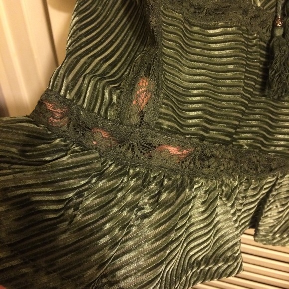 POL- Olive Green Lace Detail Top, V-Neck. NWOT! - Picture 9 of 14
